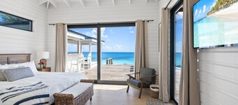 BeauSoleil Beach House, Luxury Private Ocean Front with Infinity Pool/Hot Tub