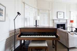 Interior - Plum Guide - The Gilderoy (Edinburgh)