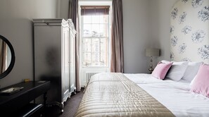 3 bedrooms, iron/ironing board - Plum Guide - The Scottish Calf (Edinburgh)