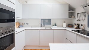 Microwave, dishwasher - Plum Guide - Cobbled Lane (Edinburgh)