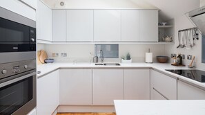 Microwave, dishwasher - Plum Guide - Cobbled Lane (Edinburgh)