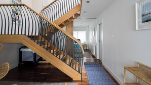 Interior - Plum Guide - Cobbled Lane (Edinburgh)