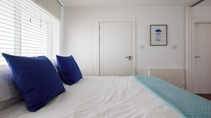 2 chambres, fer et planche à repasser