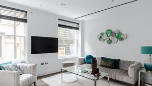 TV - Plum Guide - Ocean Chance (London)