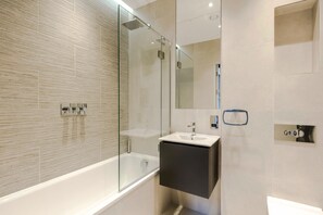 Miscellaneous - Plum Guide - Ocean Chance (London)