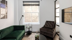 Unclassified image, 5 of 9, button - Plum Guide - Verdant Chance (London)