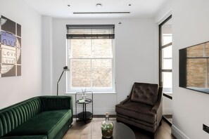 TV - Plum Guide - Verdant Chance (London)