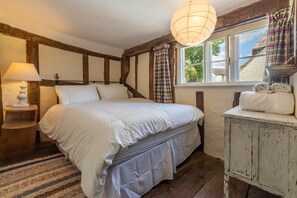 4 bedrooms, iron/ironing board - Plum Guide - You're A Peach (Colchester)