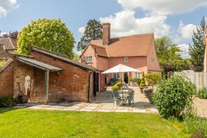 Exterior - Plum Guide - You're A Peach (Colchester)