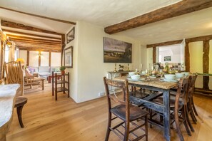 Dining - Plum Guide - You're A Peach (Colchester)