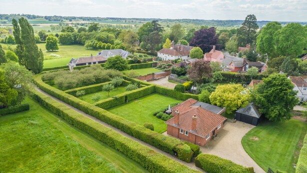 Miscellaneous - Plum Guide - Lutyens Lodge (Colchester)