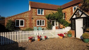 Exterior - Plum Guide - New Tricks (Norwich)