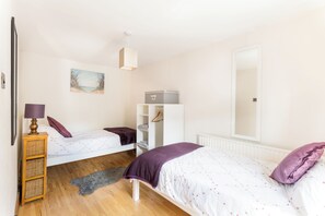 2 bedrooms, iron/ironing board - Plum Guide - Star Dune (Great Yarmouth)