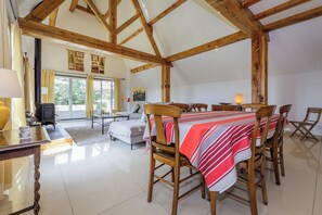 4 bedrooms, iron/ironing board, travel cot, WiFi