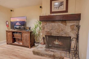 Interior - Steps from Beach-N-Mins to SKI - Updated Interior (Tahoe Vista)
