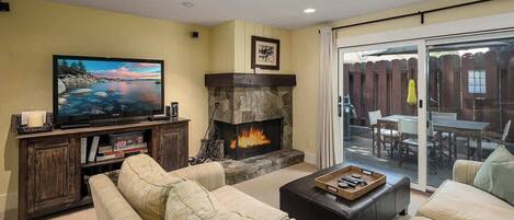 Téléviseur connecté, lecteur de DVD, livres, sélection de films