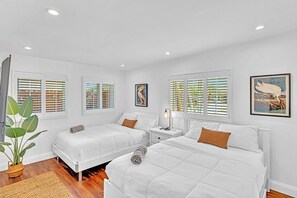 2 bedrooms, desk, iron/ironing board, travel cot - 420 · Tropical Resort Boat Rental/Kayaks/Hot Tub/Grill! (Pompano Beach)