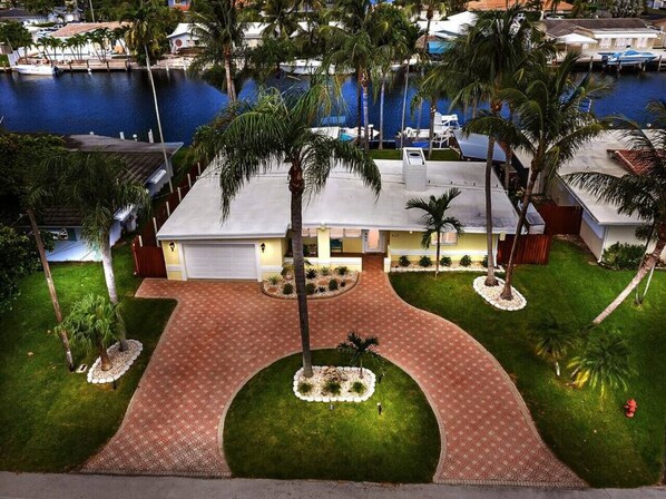 Property grounds - 420 · Tropical Resort Boat Rental/Kayaks/Hot Tub/Grill! (Pompano Beach)