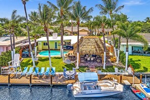 Outdoor dining - 420 · Tropical Resort Boat Rental/Kayaks/Hot Tub/Grill! (Pompano Beach)