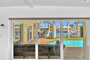 A heated pool - 420 · Tropical Resort Boat Rental/Kayaks/Hot Tub/Grill! (Pompano Beach)