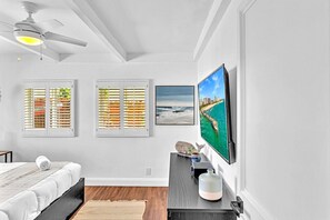 2 bedrooms, desk, iron/ironing board, travel cot - 420 · Tropical Resort Boat Rental/Kayaks/Hot Tub/Grill! (Pompano Beach)