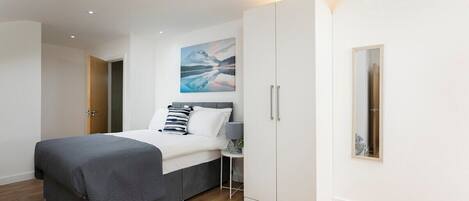 4 chambres, fer et planche à repasser, accès Internet, draps fournis