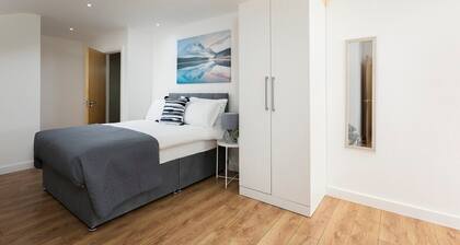 Skyvillion - Huge 4Bed Apartment w/Balcony&Parking