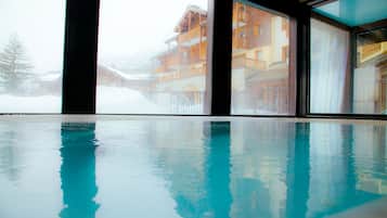 Een verwarmd zwembad