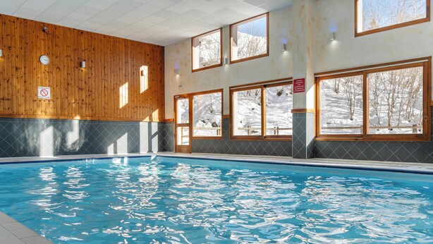Una piscina techada