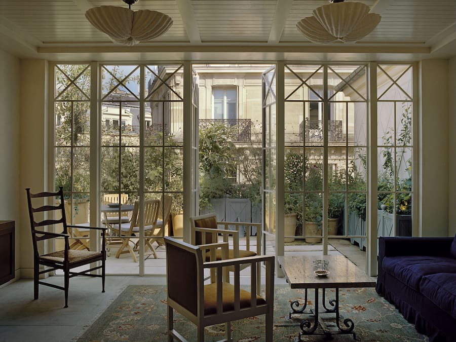 Ropa de cama de alta calidad, colchones con pillow-top y minibar