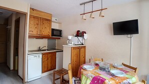 Refrigerador, microondas, horno y lavavajillas 