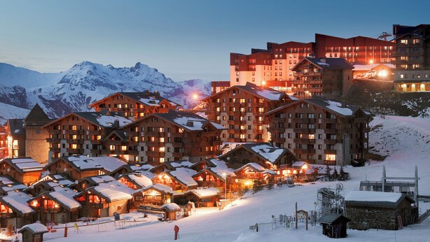 A snow-covered mountain resort with wooden buildings and a ski lift. - travelski home classic - Résidence Boedette - Studio 4 personnes 515 (Les Menuires)
