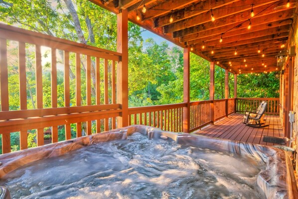 Outdoor spa tub
