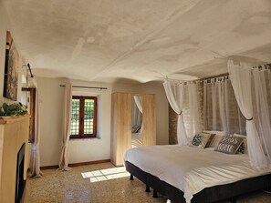 10 bedrooms, iron/ironing board, travel cot, free WiFi - Groupaccommodation with pool and private garden near Barolo (Bonvicino)