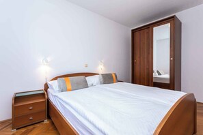 2 عدّة غرف نوم وخدمة الإنترنت