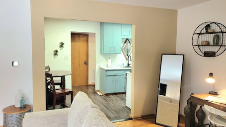 Smart TV. Quiet 1 bedroom in Milford with King Bed
