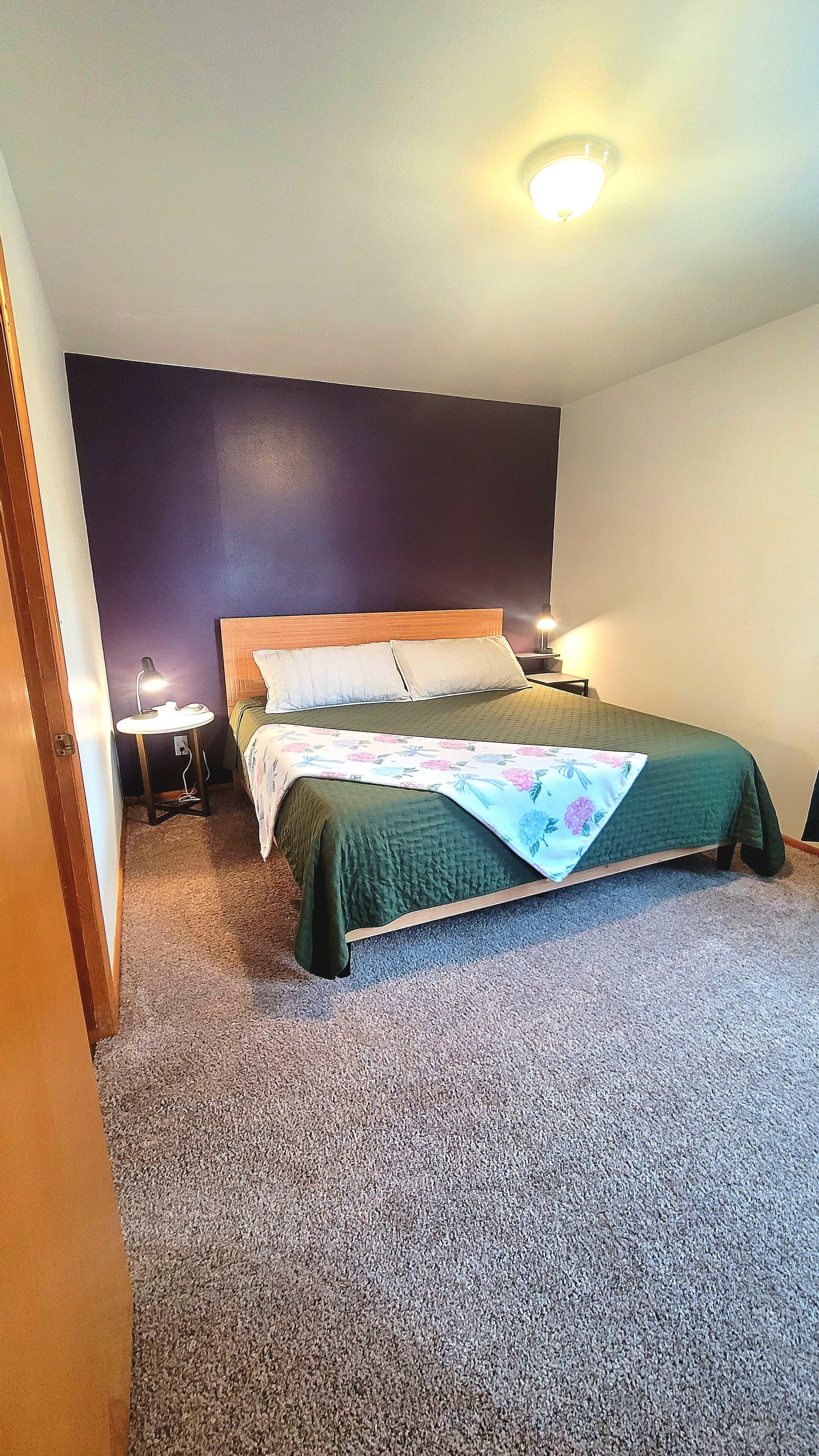 1 quarto, escrivaninha, ferros/tábuas de passar roupa, Wi-Fi de cortesia