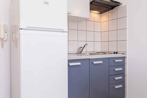 Fridge, stovetop, coffee/tea maker, cookware/dishes/utensils