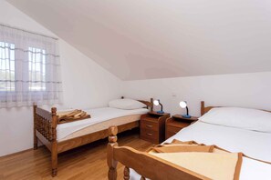 2 slaapkamers, reisbedje, wifi