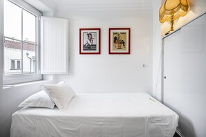 2 chambres, fer et planche à repasser, accès au Wi-Fi (inclus)