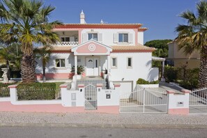 Exterior - Villa Rosa by Villa Plus (Olhos de Água)