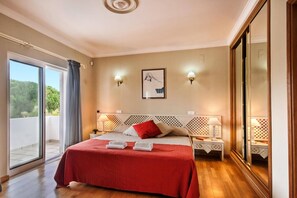4 Schlafzimmer, Bügeleisen/Bügelbrett, kostenloses WLAN, Bettwäsche