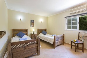 4 chambres, fer et planche à repasser, Wi-Fi gratuit, draps fournis