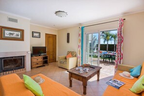 Living area - Villa Teotel by Villa Plus (Almancil)