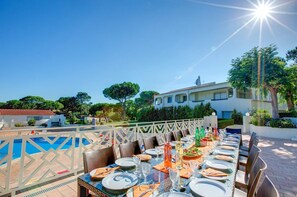 Outdoor dining - Villa Beirais by Villa Plus (Almansil)