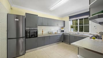 Microwave, dishwasher