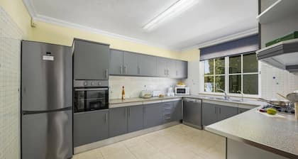 Villa Canas by Villa Plus