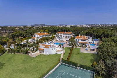 Villa Canas by Villa Plus