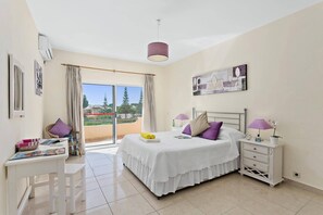 5 habitaciones, tabla de planchar con plancha y wifi gratis 