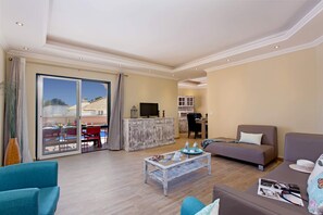 Smart TV, table football - Villa Siroco by Villa Plus (Albufeira)